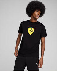 T-shirt Scuderia Ferrari Race con scudetto grande colorato da uomo